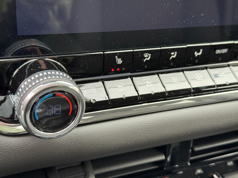 GMC Canyon Vehicle Image 13