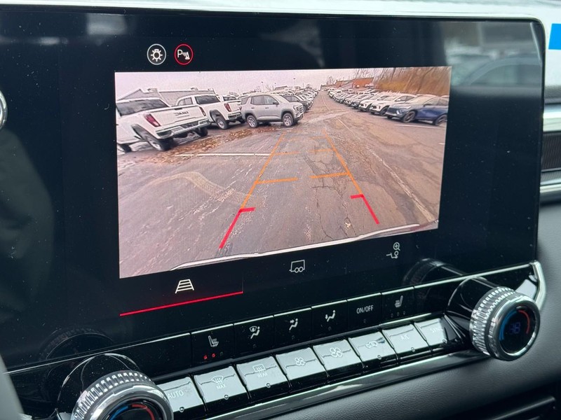 GMC Canyon Vehicle Image 14