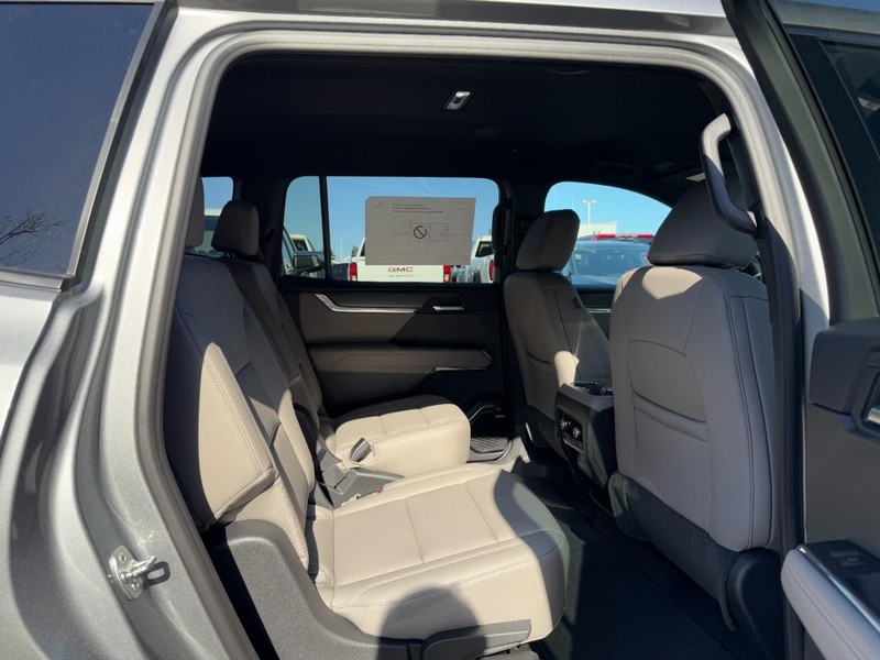 GMC Acadia Vehicle Image 05