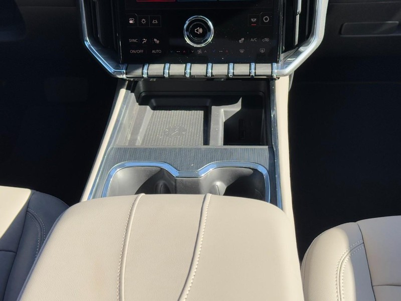 GMC Acadia Vehicle Image 10