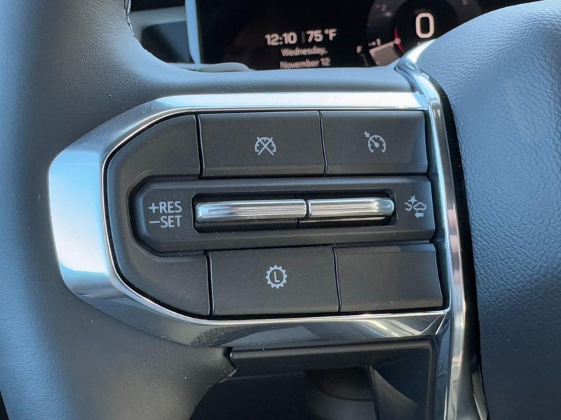 GMC Acadia Vehicle Image 11