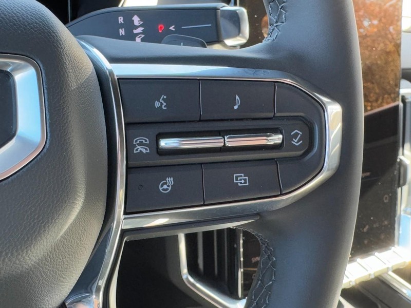 GMC Acadia Vehicle Image 12