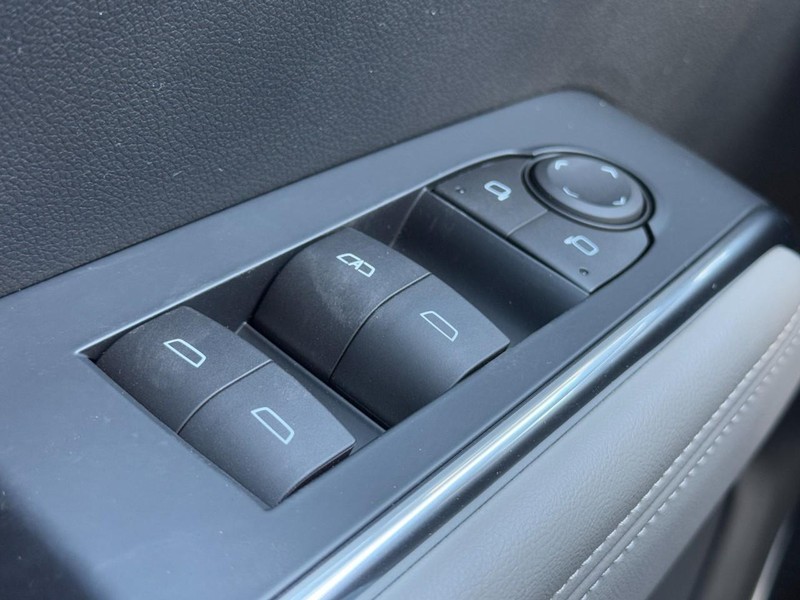 GMC Acadia Vehicle Image 16