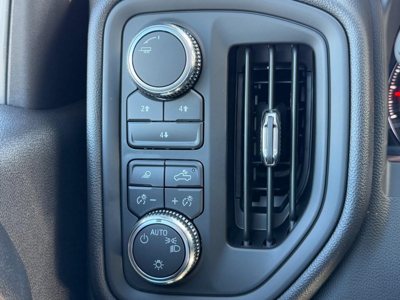 GMC Sierra 2500HD Vehicle Image 10