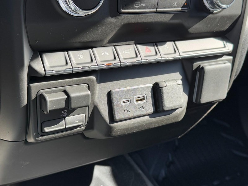 GMC Sierra 2500HD Vehicle Image 12