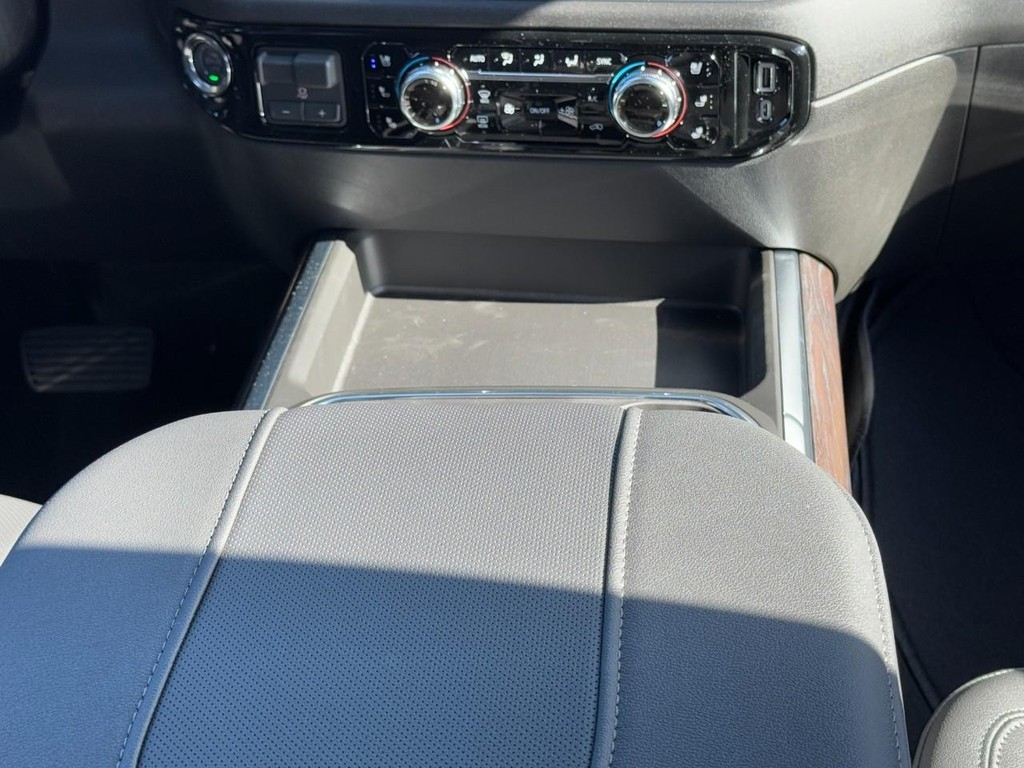 GMC Sierra 2500HD Vehicle Image 09