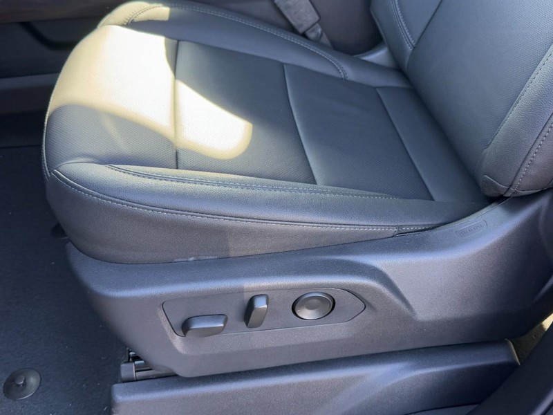 GMC Sierra 2500HD Vehicle Image 16