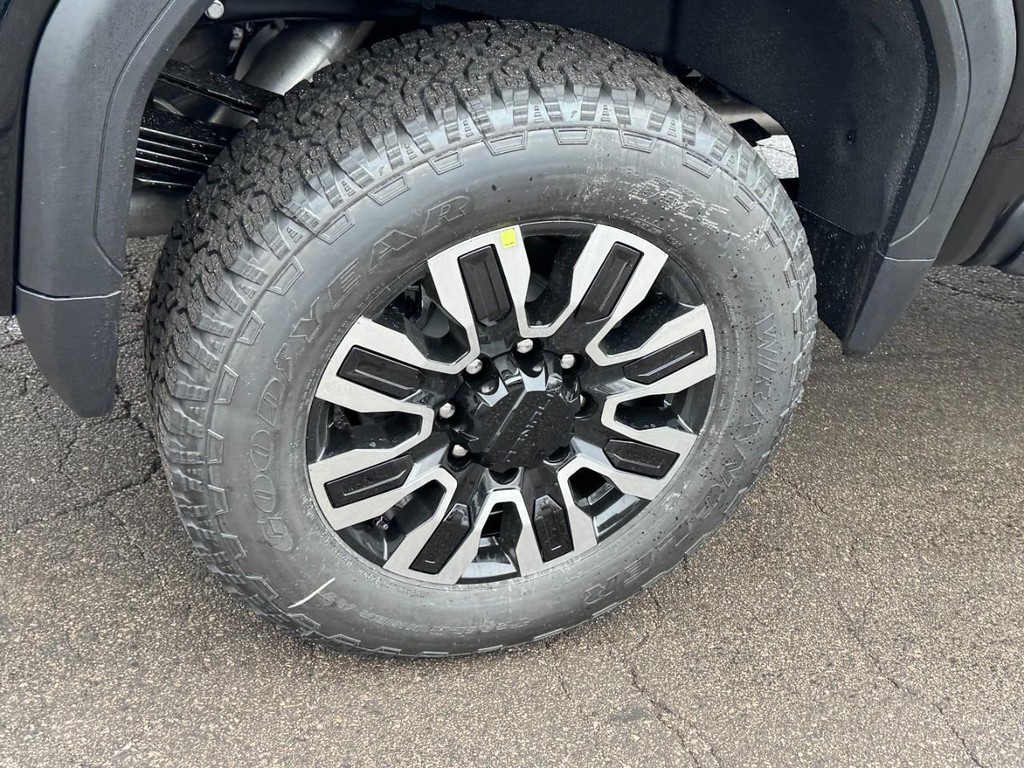 GMC Sierra 2500HD Vehicle Image 04