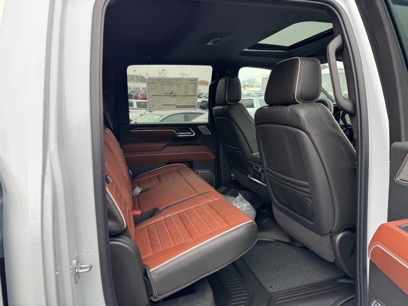 GMC Sierra 2500HD Vehicle Image 05