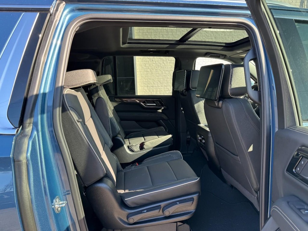 GMC Yukon XL Vehicle Image 05