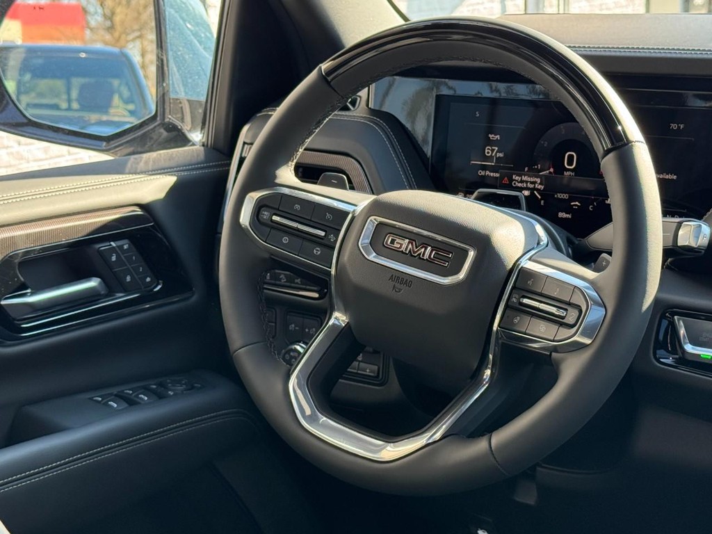 GMC Yukon XL Vehicle Image 09