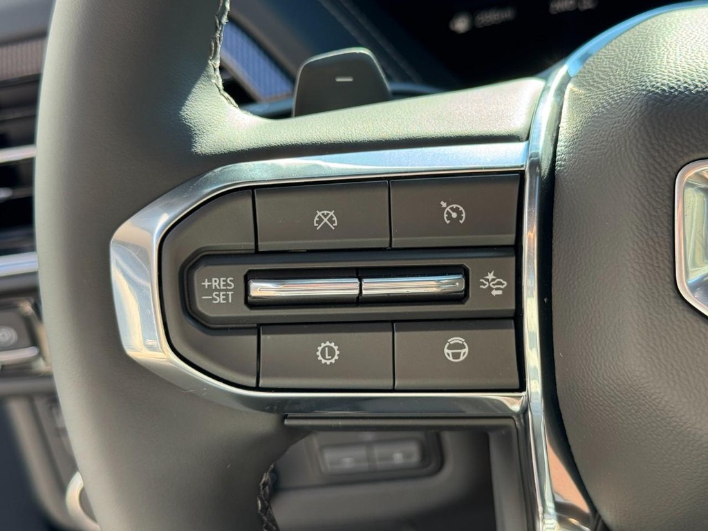 GMC Yukon XL Vehicle Image 13