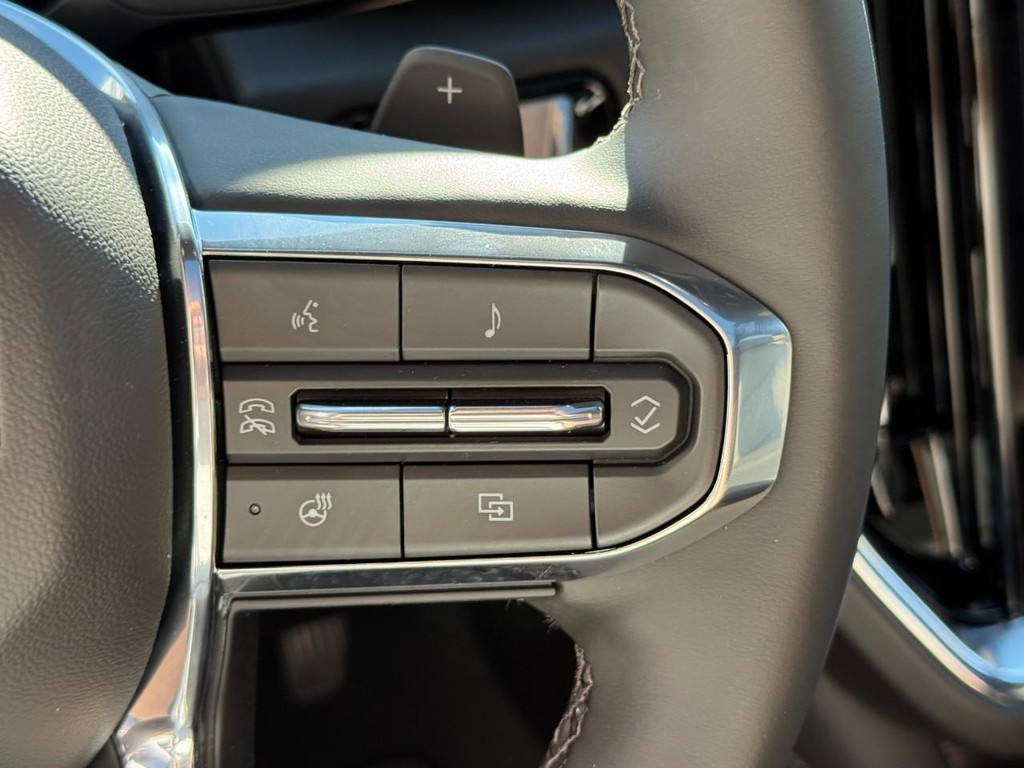 GMC Yukon XL Vehicle Image 14