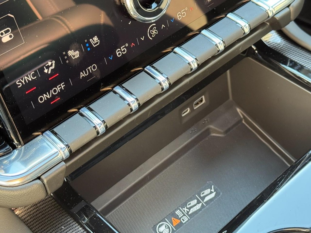 GMC Yukon XL Vehicle Image 15