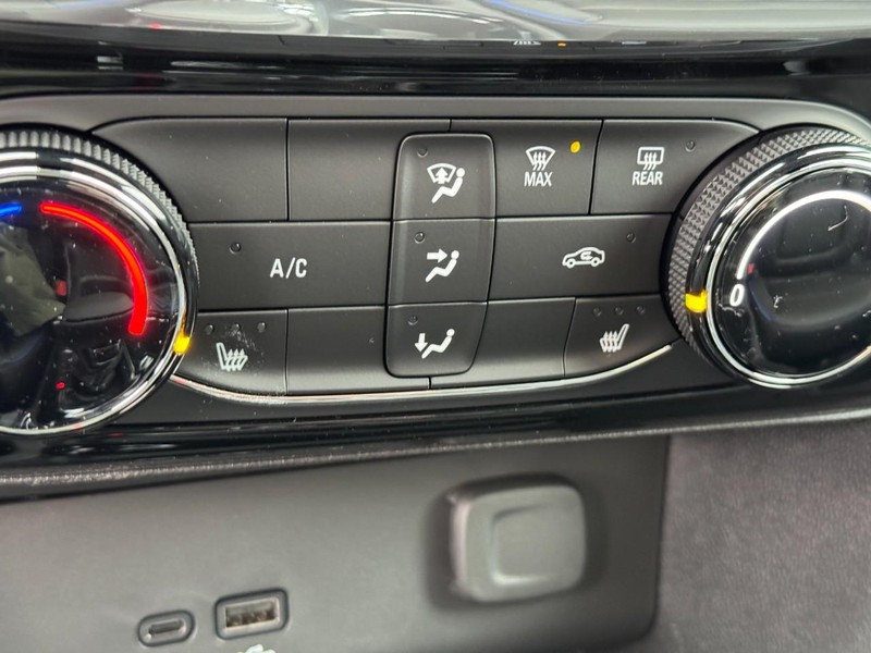 Buick Encore GX Vehicle Image 13