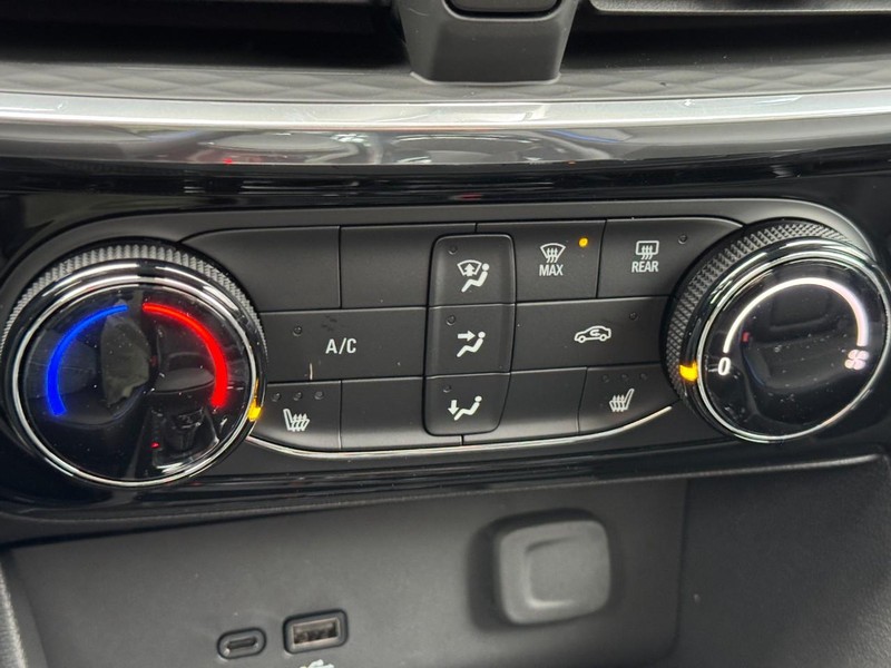 Buick Encore GX Vehicle Image 13