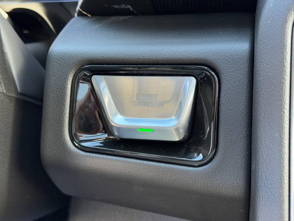 GMC Yukon Vehicle Image 17