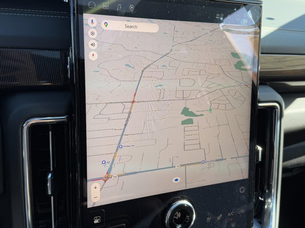 GMC Yukon Vehicle Image 18