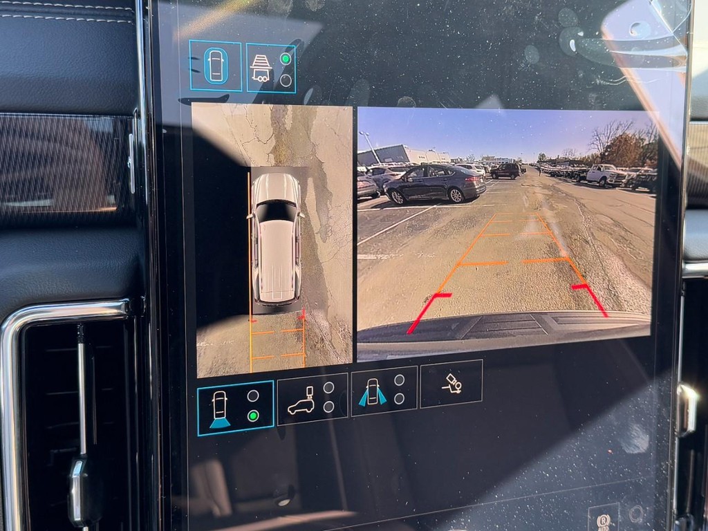 GMC Yukon Vehicle Image 19