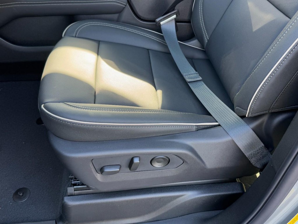 GMC Yukon Vehicle Image 20