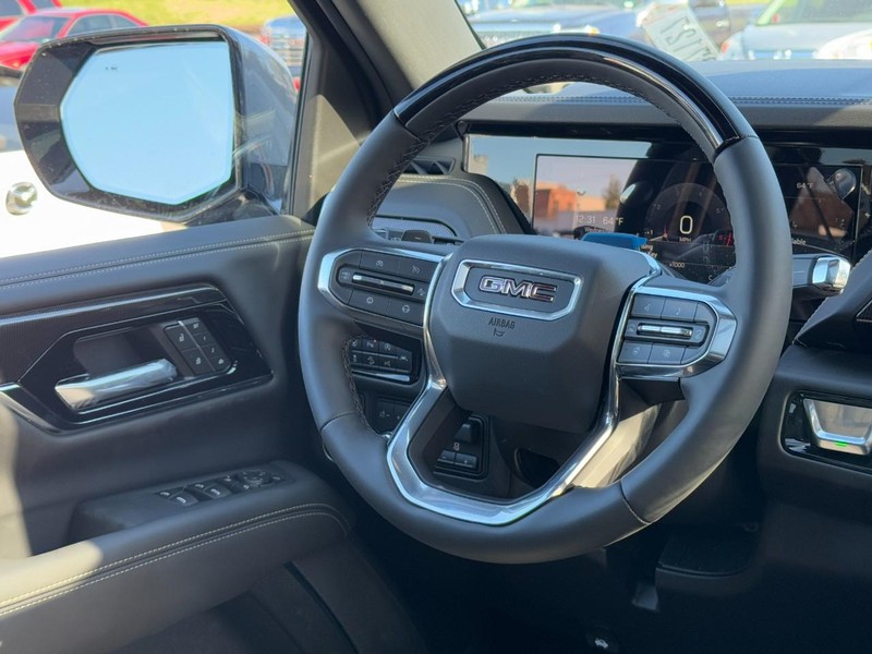 GMC Yukon Vehicle Image 09