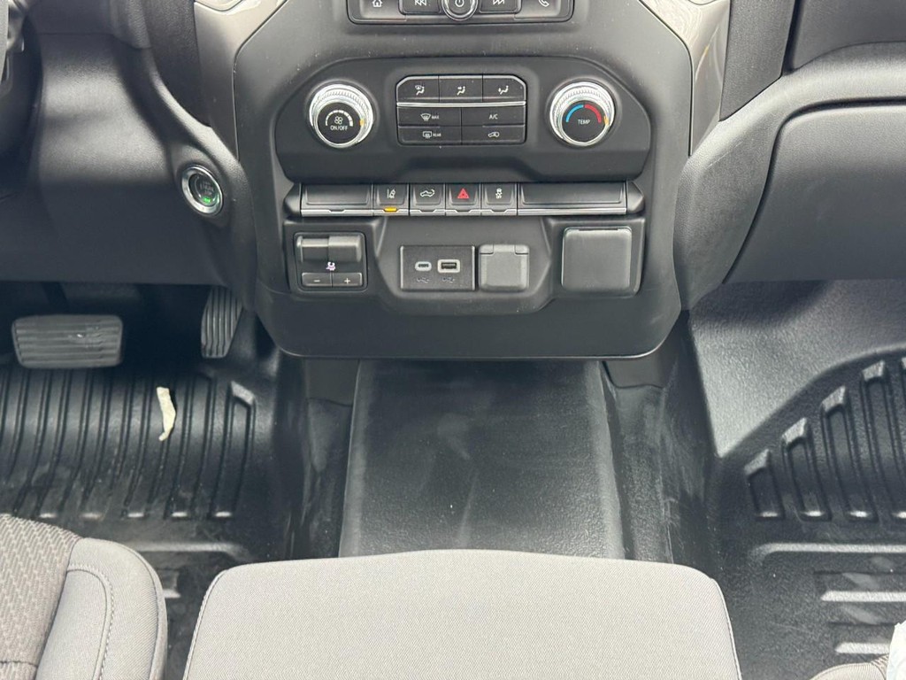 GMC Sierra 3500HD Vehicle Image 09