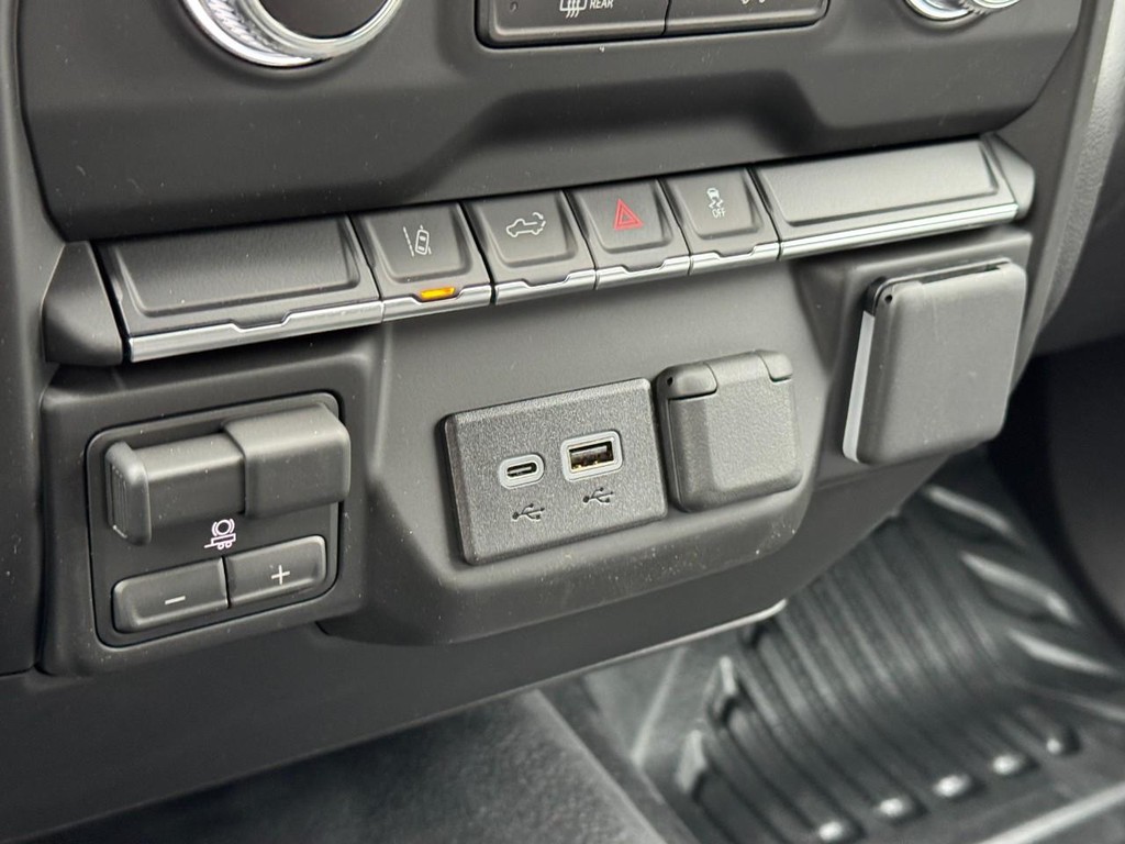 GMC Sierra 3500HD Vehicle Image 11