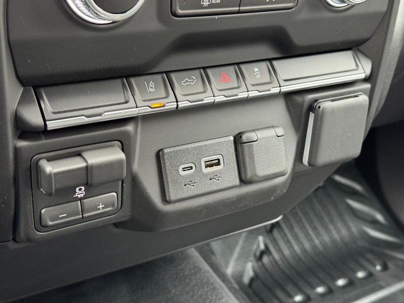 GMC Sierra 3500HD Vehicle Image 11