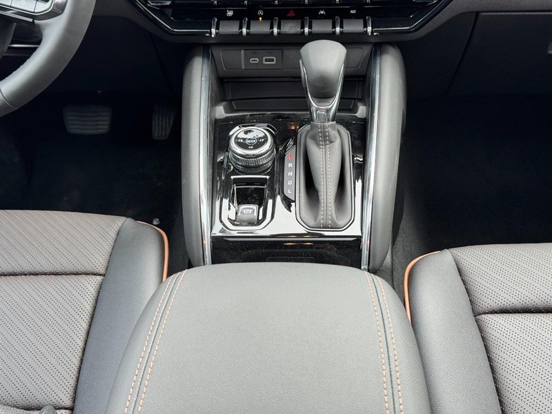 GMC Canyon Vehicle Image 09