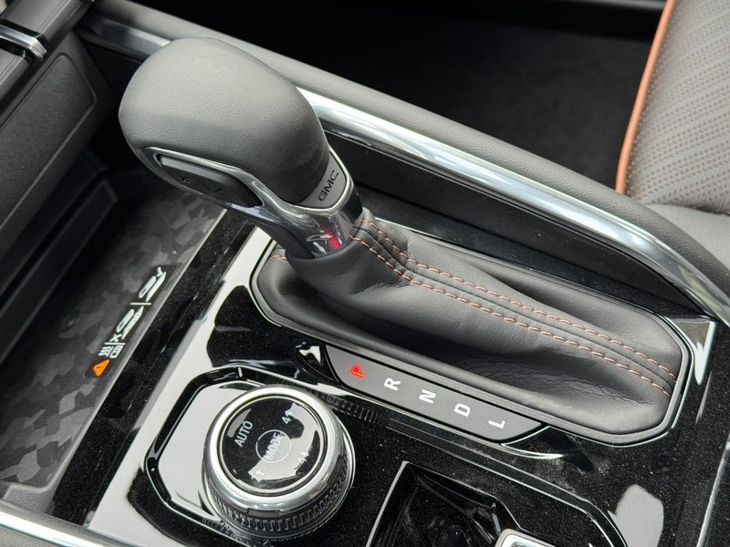 GMC Canyon Vehicle Image 13