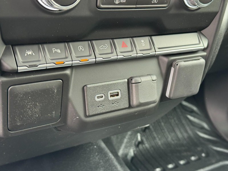 GMC Sierra 1500 Vehicle Image 11