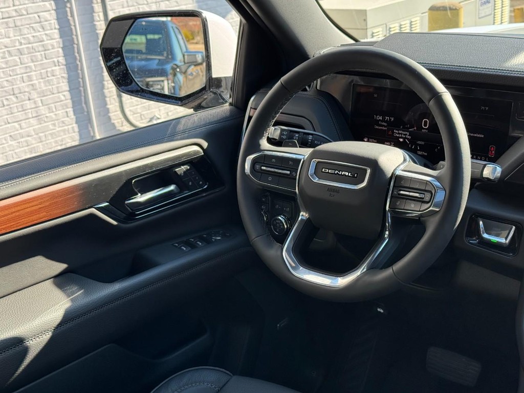 GMC Yukon Vehicle Image 07