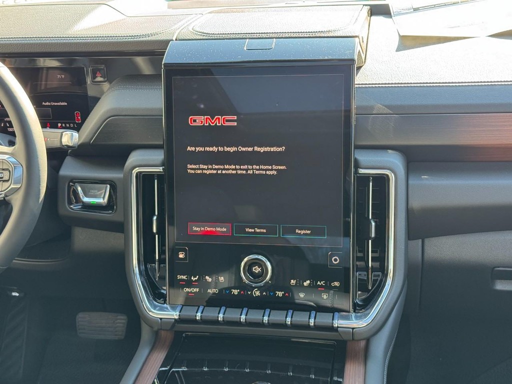 GMC Yukon Vehicle Image 08