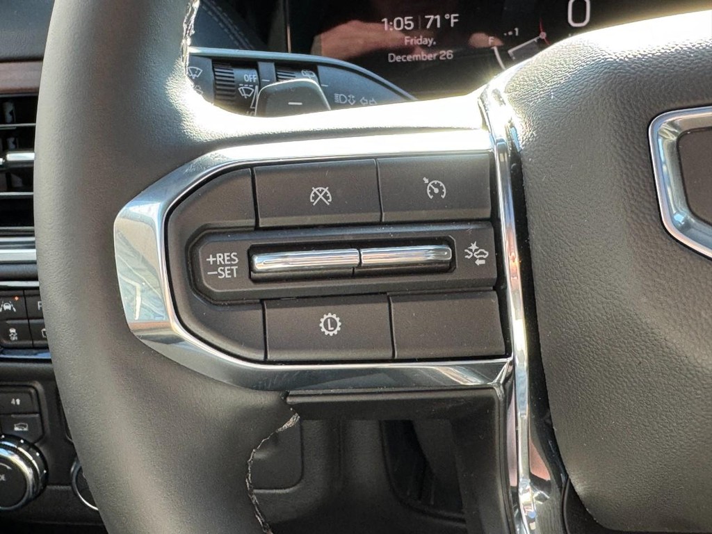 GMC Yukon Vehicle Image 11