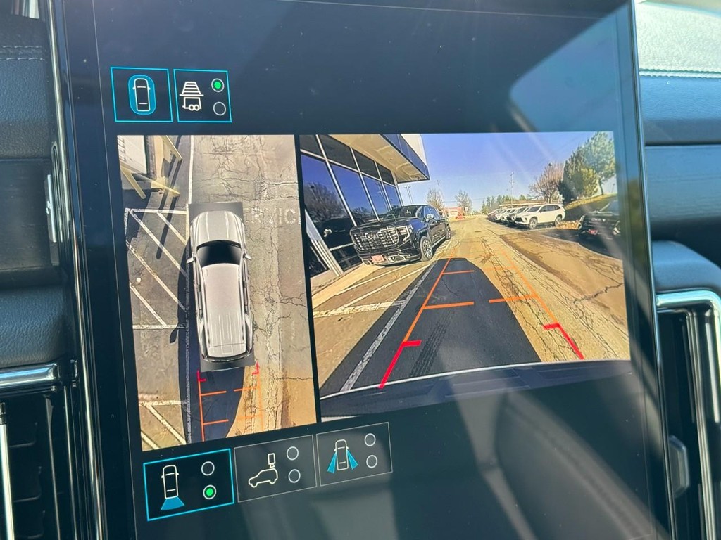 GMC Yukon Vehicle Image 14