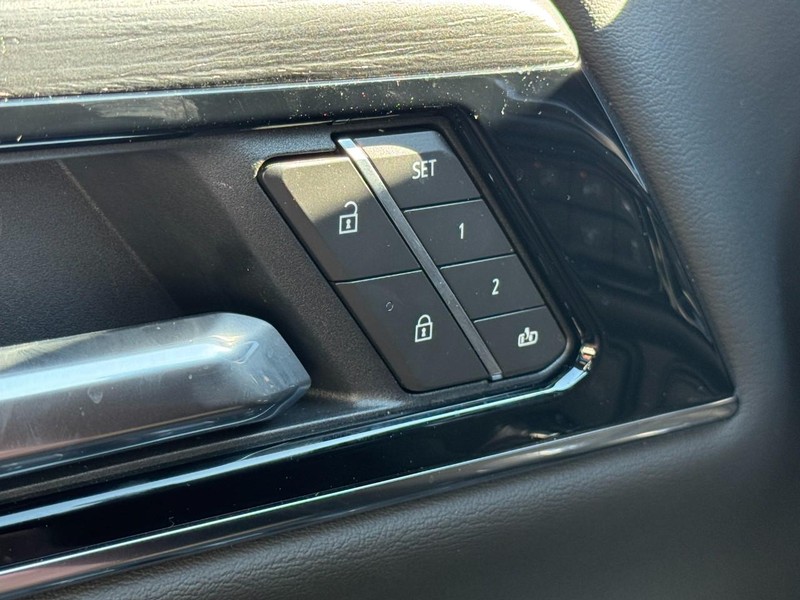 GMC Yukon Vehicle Image 10