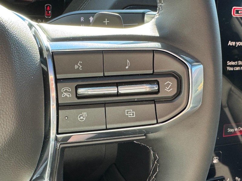 GMC Yukon Vehicle Image 12