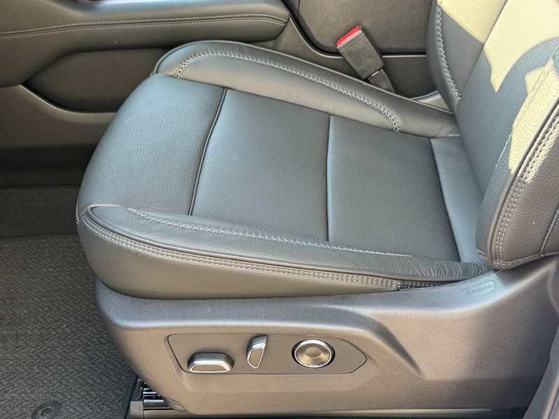 GMC Yukon Vehicle Image 15