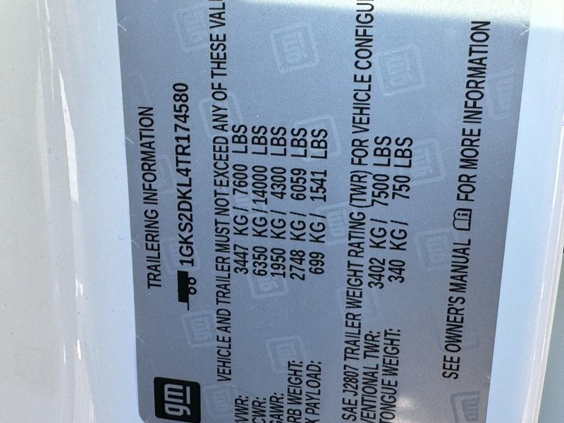 GMC Yukon Vehicle Image 16