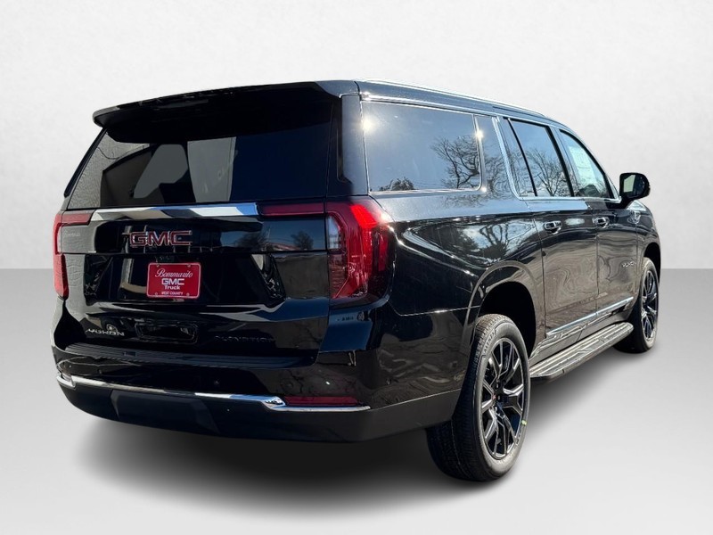 GMC Yukon XL Vehicle Image 03