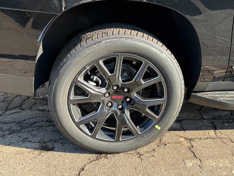 GMC Yukon XL Vehicle Image 04