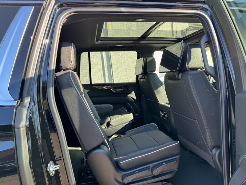 GMC Yukon XL Vehicle Image 05