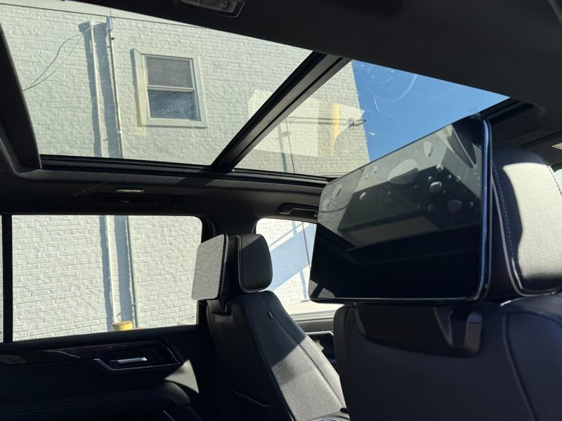 GMC Yukon XL Vehicle Image 06