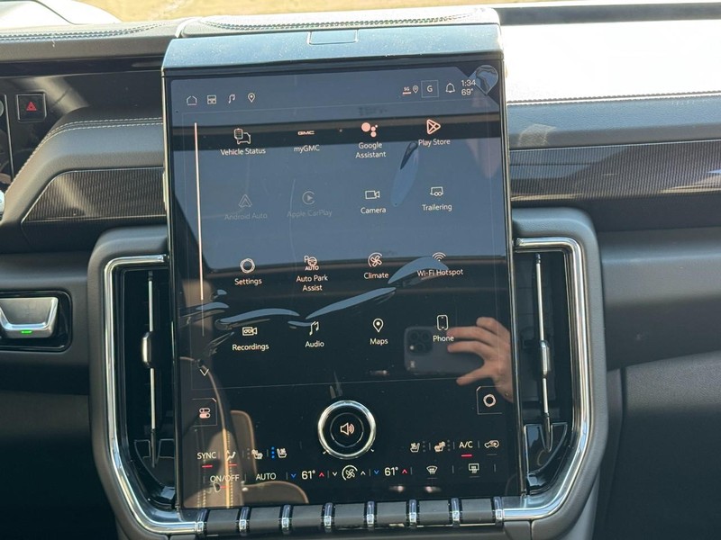 GMC Yukon XL Vehicle Image 10