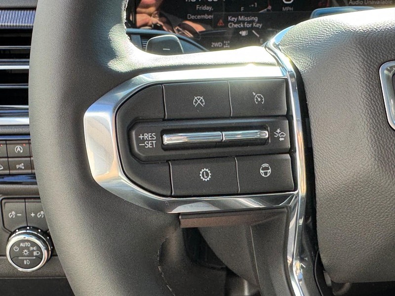 GMC Yukon XL Vehicle Image 13