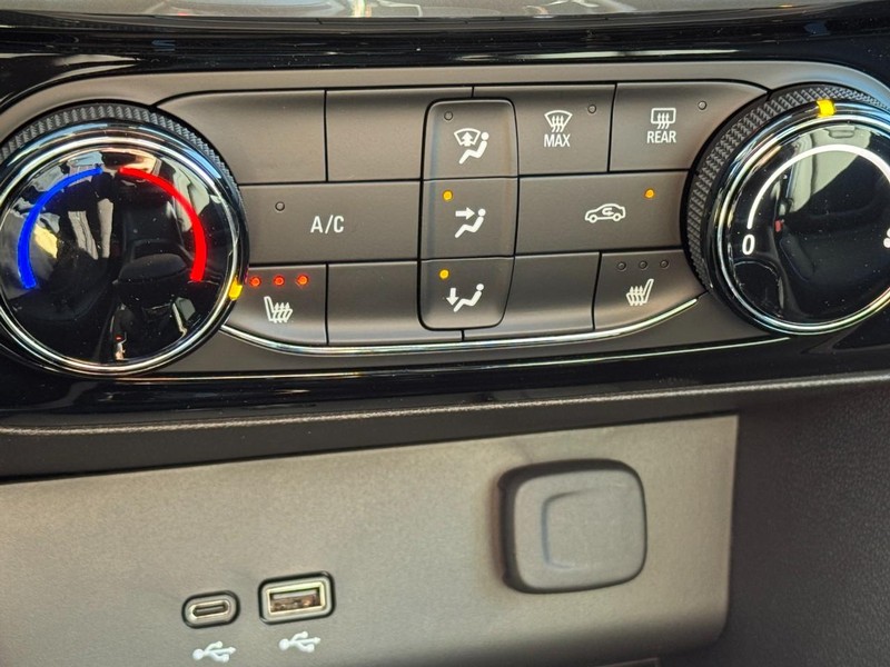 Buick Encore GX Vehicle Image 13