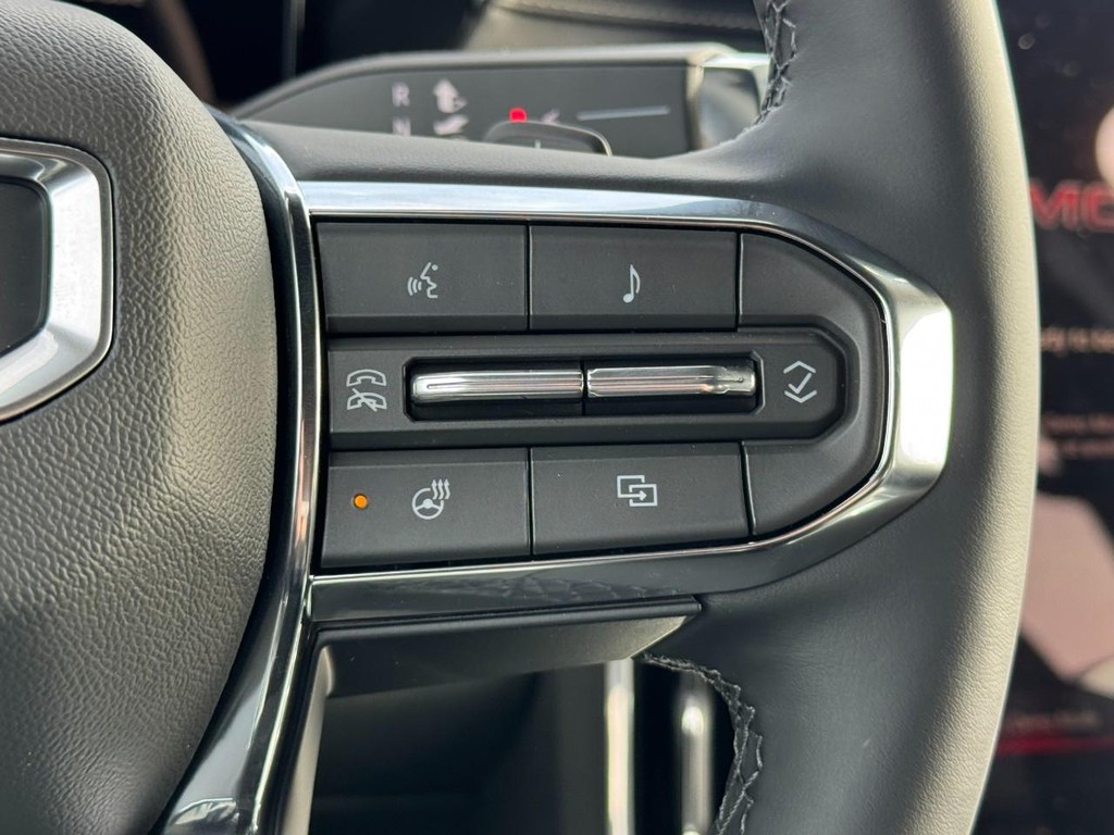 GMC Acadia Vehicle Image 12