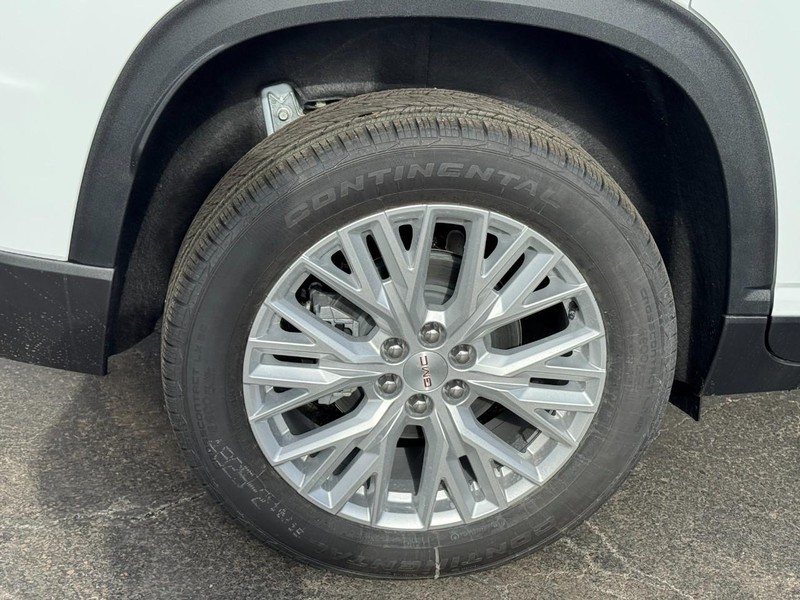 GMC Acadia Vehicle Image 04