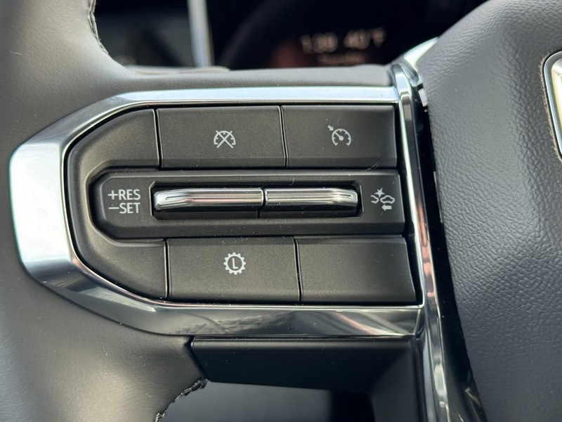 GMC Acadia Vehicle Image 11