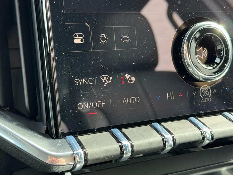 GMC Acadia Vehicle Image 13